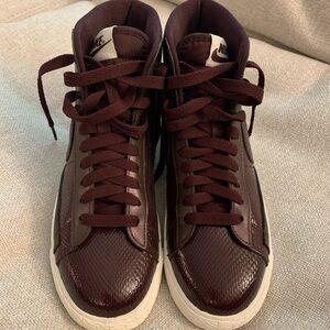 Nike women’s blazer sneaker size 6